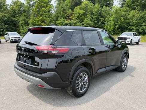 Used 2023 Nissan Rogue S AWD/4WD image 5