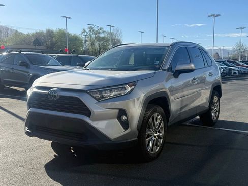 Used 2021 Toyota RAV4 XLE Premium image 3