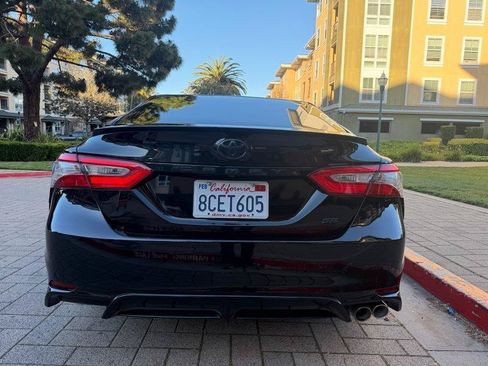 Used 2018 Toyota Camry SE FWD image 18