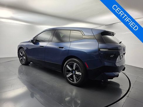 Used 2024 BMW iX xDrive50 w/ Premium Package AWD/4WD image 6