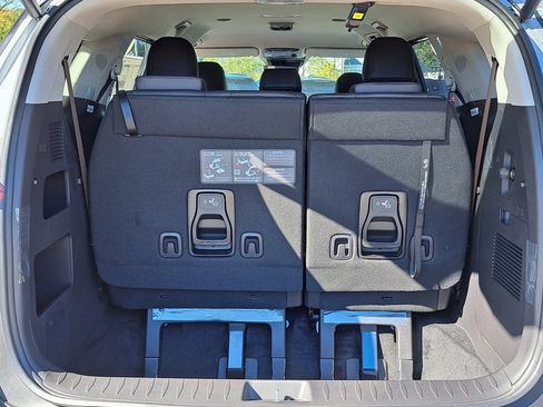 New 2026 Kia Carnival EX image 14