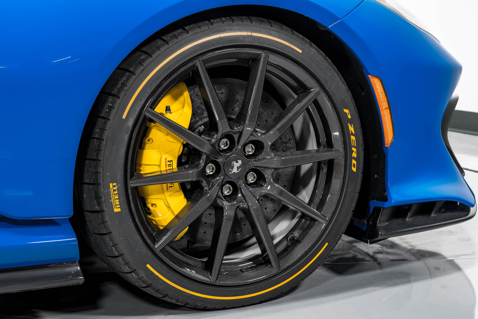 Used 2022 Ferrari 812 Competizione RWD image 9