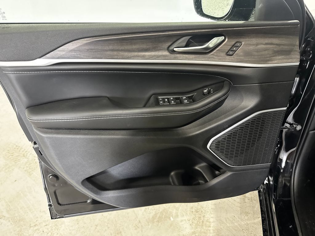 New 2026 Jeep Grand Cherokee L Limited AWD/4WD image 15