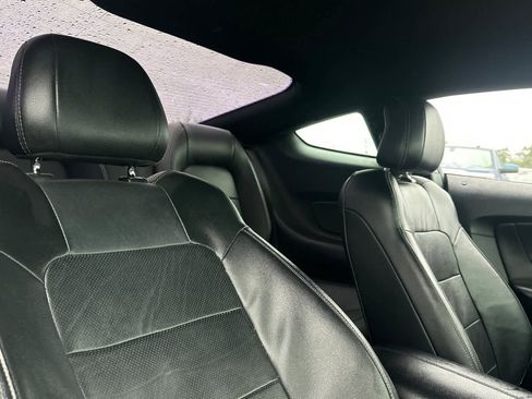 Used 2015 Ford Mustang Premium image 17