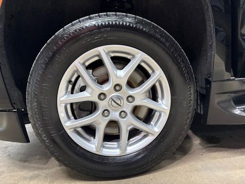 Used 2022 Chrysler Voyager LX image 35
