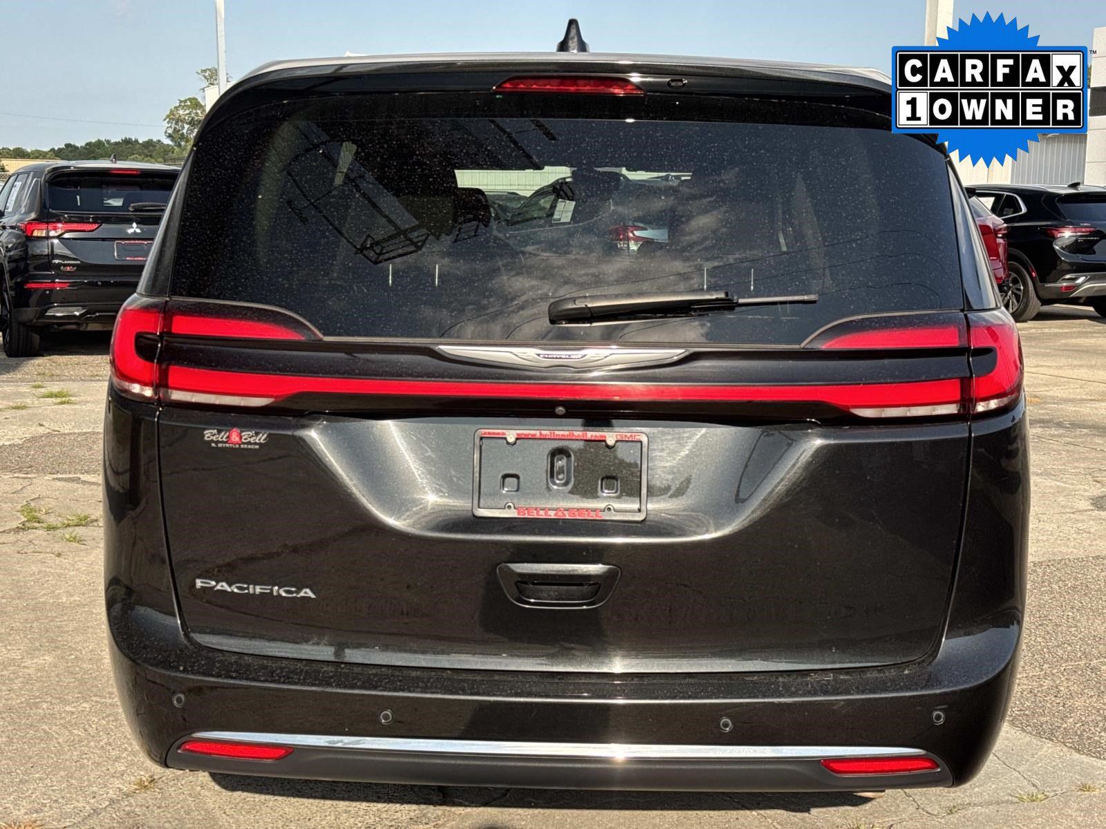 Used 2024 Chrysler Pacifica Touring-L FWD image 5