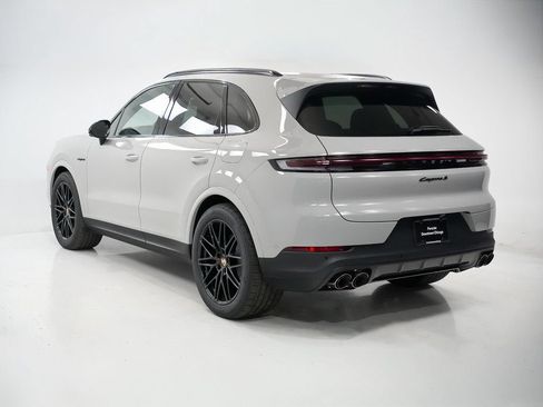 Used 2026 Porsche Cayenne S AWD/4WD image 3