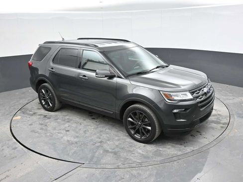 Used 2019 Ford Explorer XLT w/ Equipment Group 202A AWD/4WD image 39