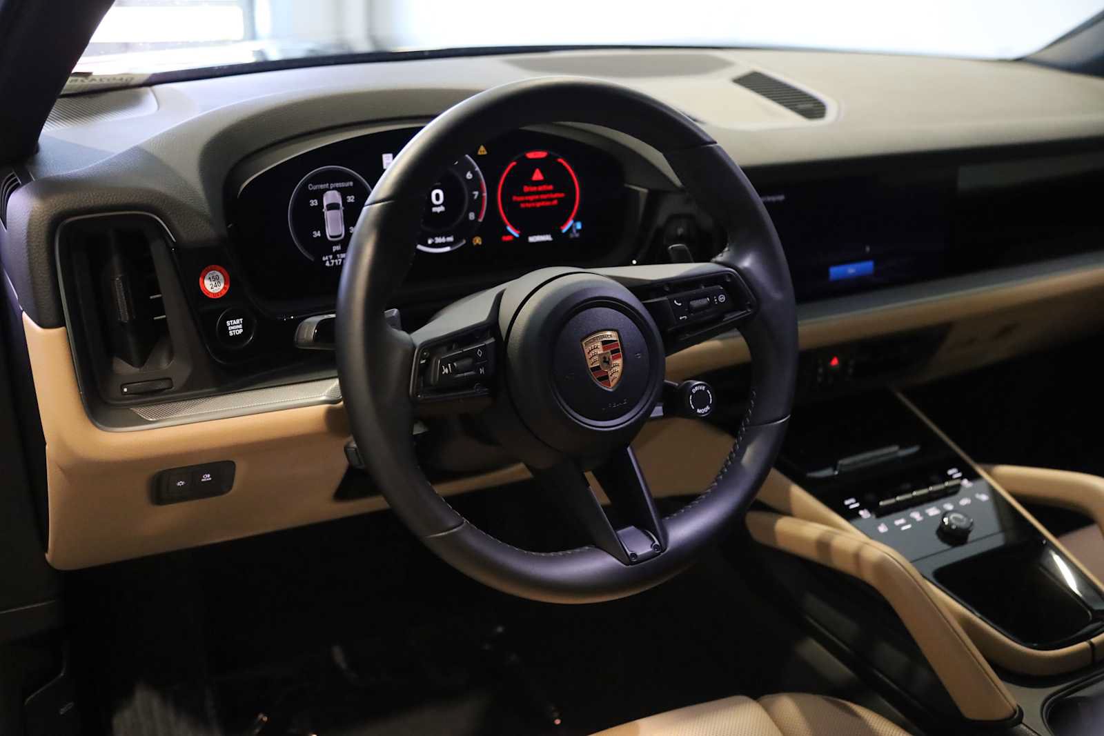 Used 2026 Porsche Cayenne AWD/4WD image 4
