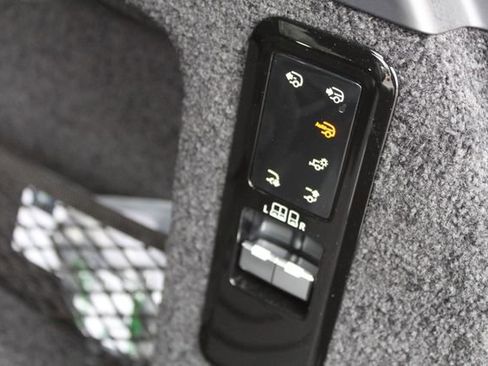 Used 2025 Land Rover Range Rover SE image 26