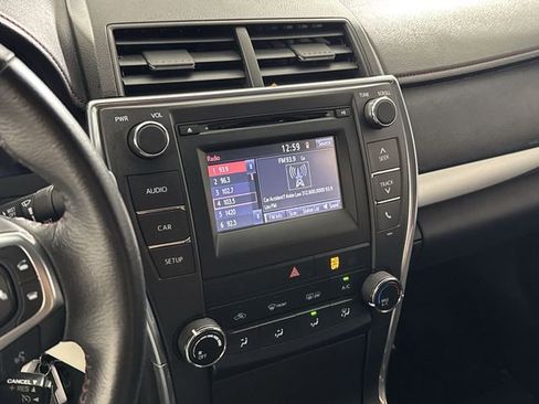 Used 2017 Toyota Camry SE image 6