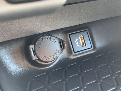 Used 2025 Toyota RAV4 XLE AWD/4WD image 27
