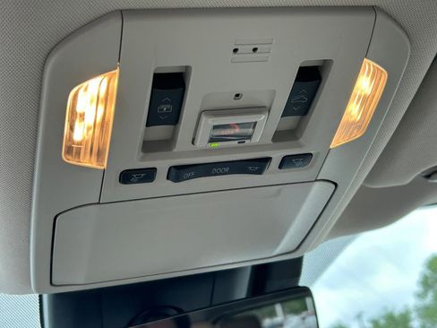 Used 2022 Toyota Highlander Platinum FWD image 21