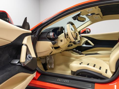 Used 2018 Ferrari 812 Superfast image 7