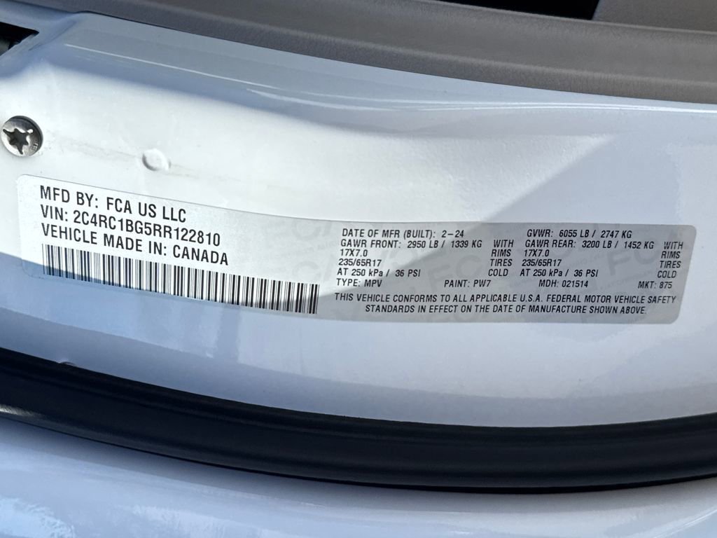 Used 2024 Chrysler Pacifica Touring-L FWD image 37
