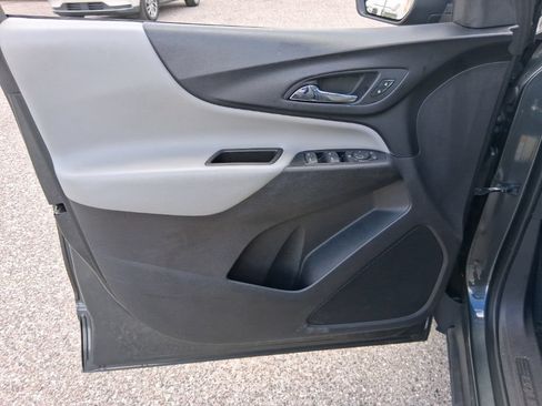 Used 2019 Chevrolet Equinox LS w/ LS Convenience Package FWD image 11