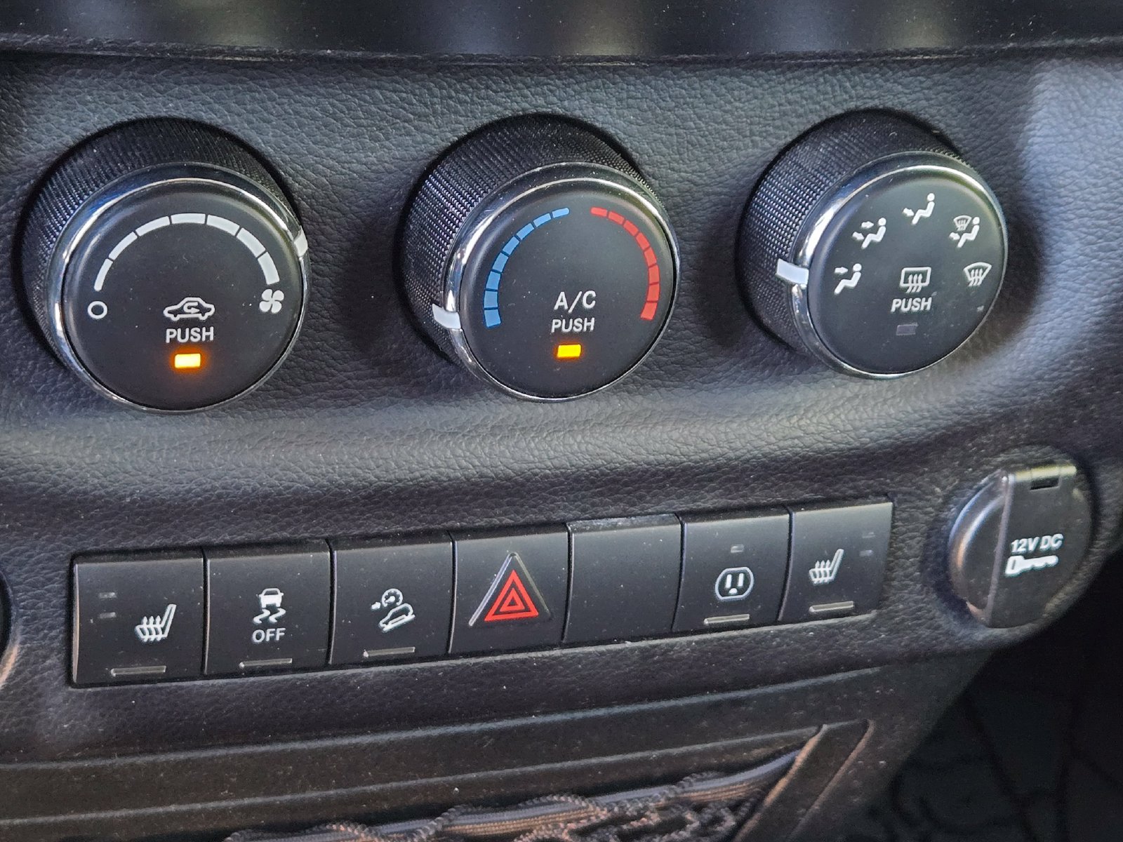Used 2016 Jeep Wrangler Unlimited Sahara AWD/4WD image 18