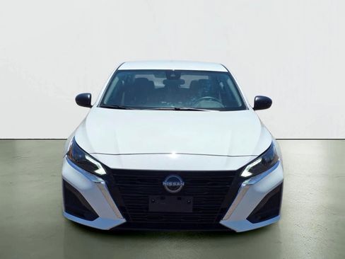 Used 2025 Nissan Altima 2.5 SV FWD image 9