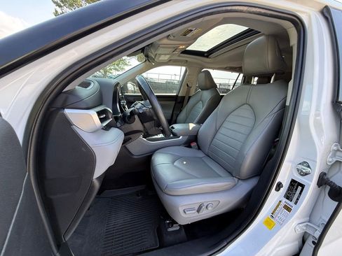 Used 2023 Toyota Highlander XLE FWD image 21