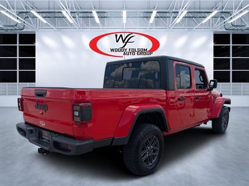 Used 2024 Jeep Gladiator Sport AWD/4WD image 3