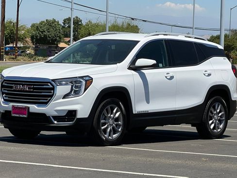 Used 2024 GMC Terrain SLT AWD/4WD image 9