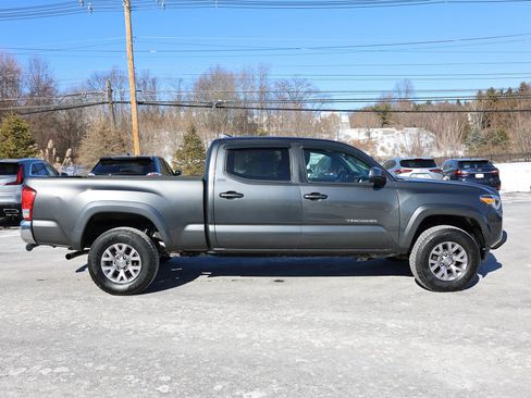 Used 2017 Toyota Tacoma SR5 w/ Tow Package image 8