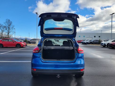 Used 2018 Ford Focus SE w/ Cold Weather Package image 11