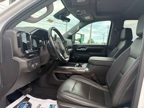 Used 2024 Chevrolet Silverado 2500 LTZ w/ LTZ Convenience Package AWD/4WD image 12