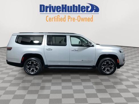 Used 2024 Jeep Wagoneer L Series III w/ Flexible Seating Group image 9