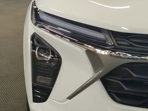 Used 2025 Chevrolet Trax LT w/ LT Convenience Package image 10