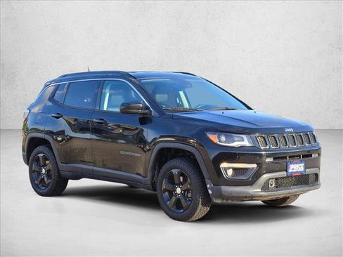 Used 2018 Jeep Compass Latitude w/ Popular Equipment Group AWD/4WD image 3