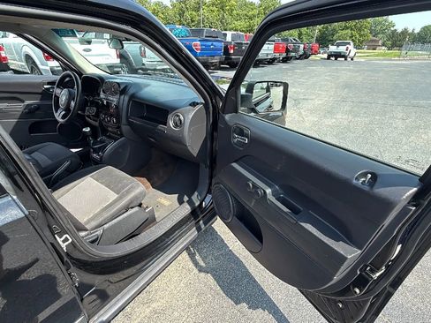 Used 2014 Jeep Patriot Sport image 12