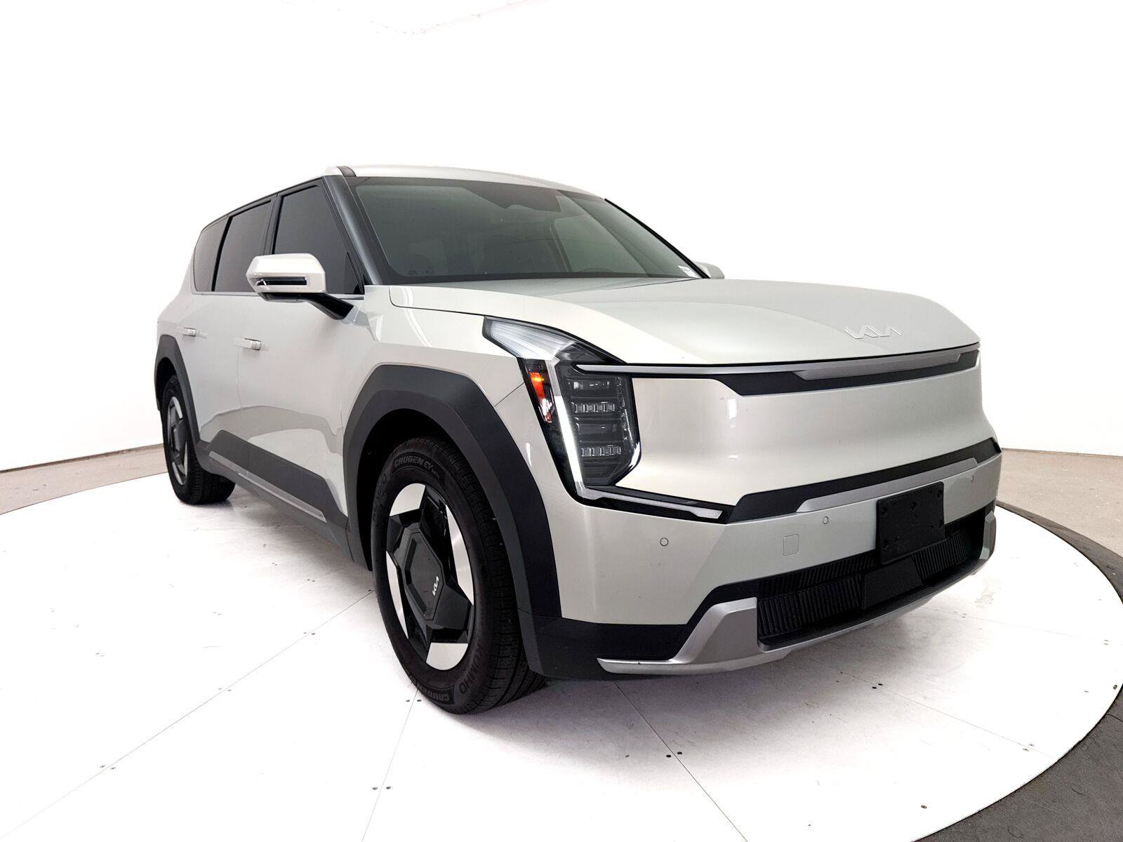 Used 2024 Kia EV9 Light Long Range RWD image 12
