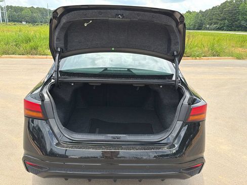 Used 2025 Nissan Altima 2.5 SV FWD image 18