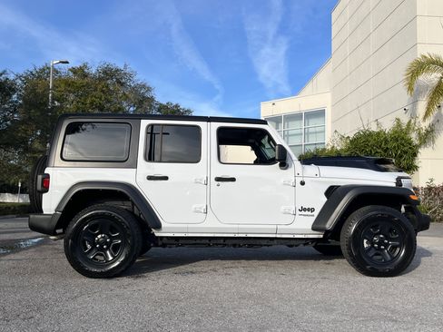 Used 2022 Jeep Wrangler Unlimited Sport image 6
