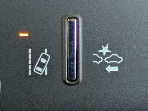 Used 2017 Chevrolet Traverse Premier image 30