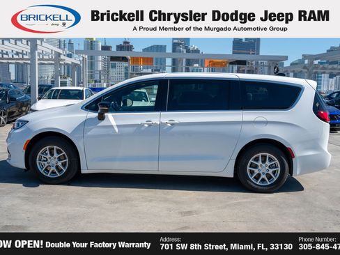 New 2026 Chrysler Pacifica Select image 8