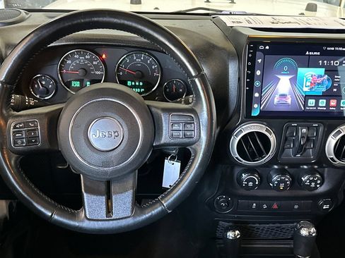 Used 2017 Jeep Wrangler Unlimited Sahara w/ Connectivity Group AWD/4WD image 15