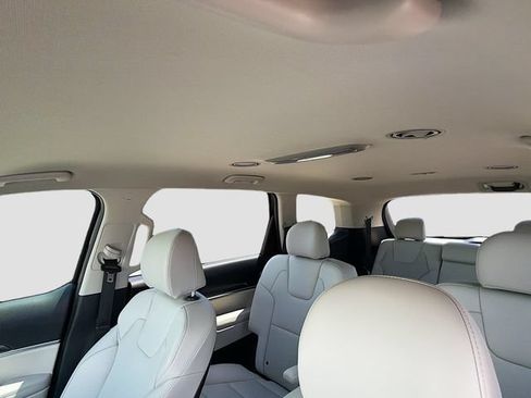 Used 2024 Kia Telluride S FWD image 25