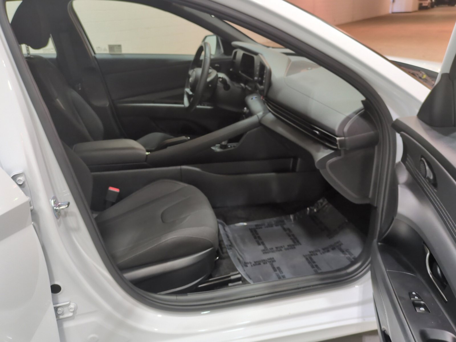 Used 2025 Hyundai Elantra Sport FWD image 9