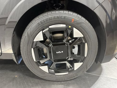 New 2026 Kia Carnival EX FWD image 14