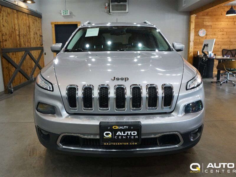 Used 2017 Jeep Cherokee Limited AWD/4WD image 2