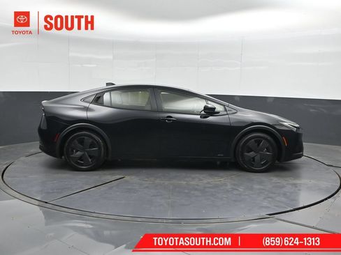 Used 2025 Toyota Prius LE AWD/4WD image 3
