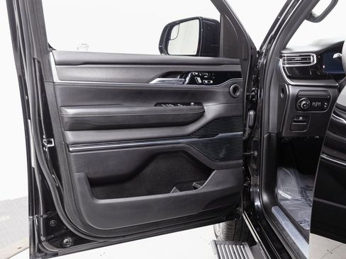 Used 2023 Jeep Grand Wagoneer Series II w/ Quick Order Packagew 28T image 5