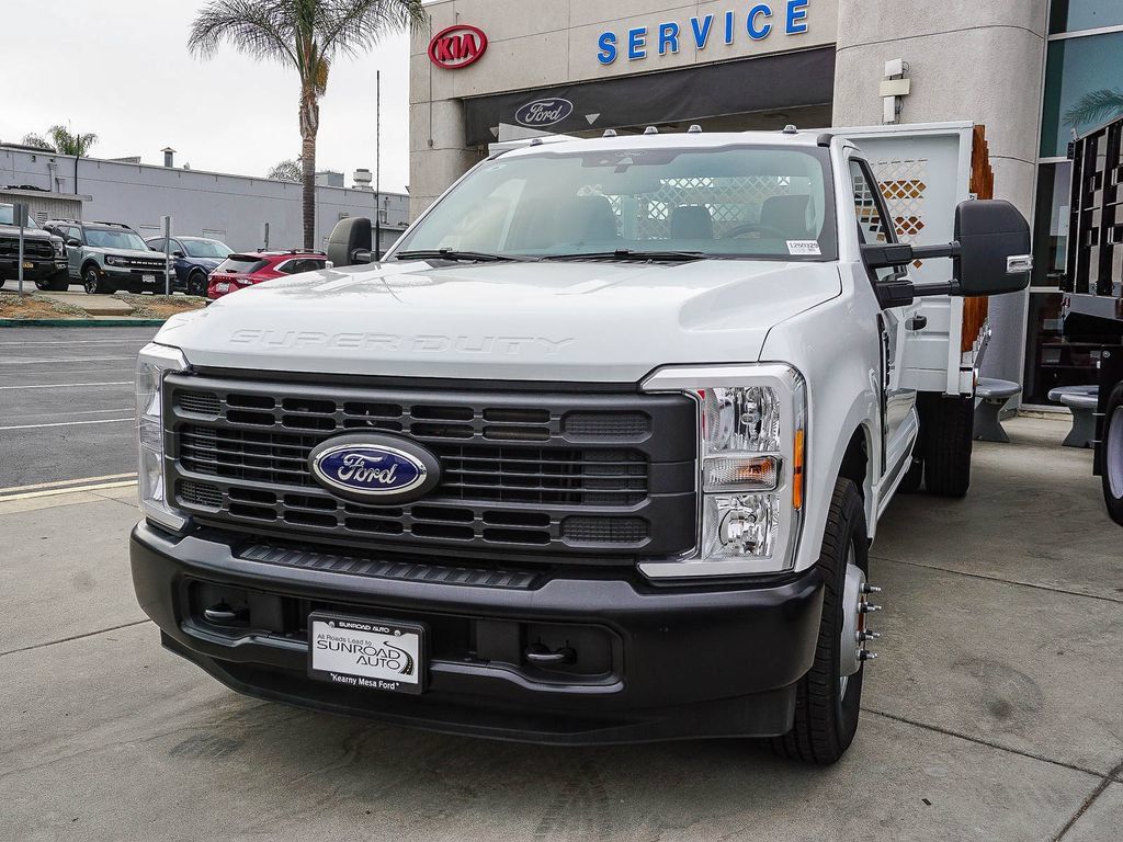 New 2025 Ford F350 XL RWD image 3