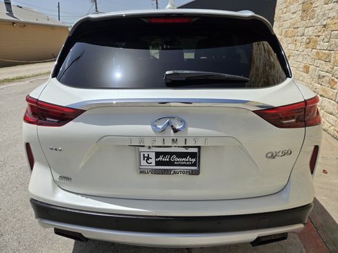 Used 2019 INFINITI QX50 Essential w/ Sensory Package AWD/4WD image 16