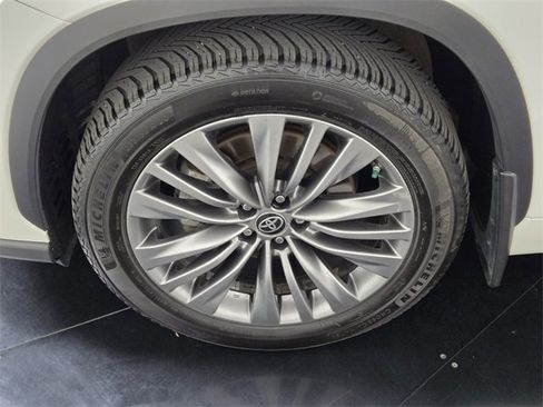 Used 2020 Toyota Highlander Limited Platinum image 12