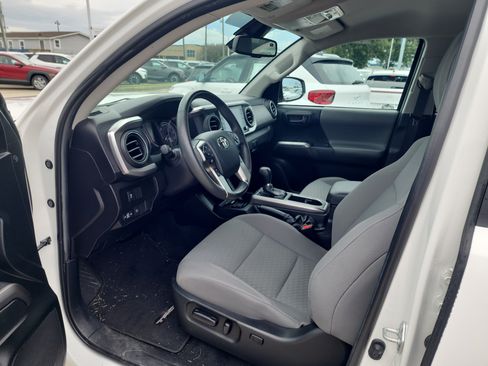 Used 2022 Toyota Tacoma SR5 RWD image 20