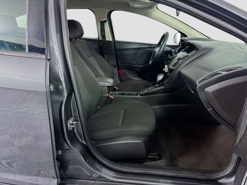 Used 2018 Ford Focus SE FWD image 25