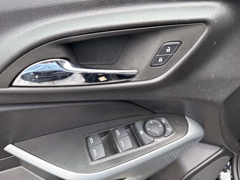 Used 2026 Chevrolet Trax LS w/ LS Convenience Package FWD image 18